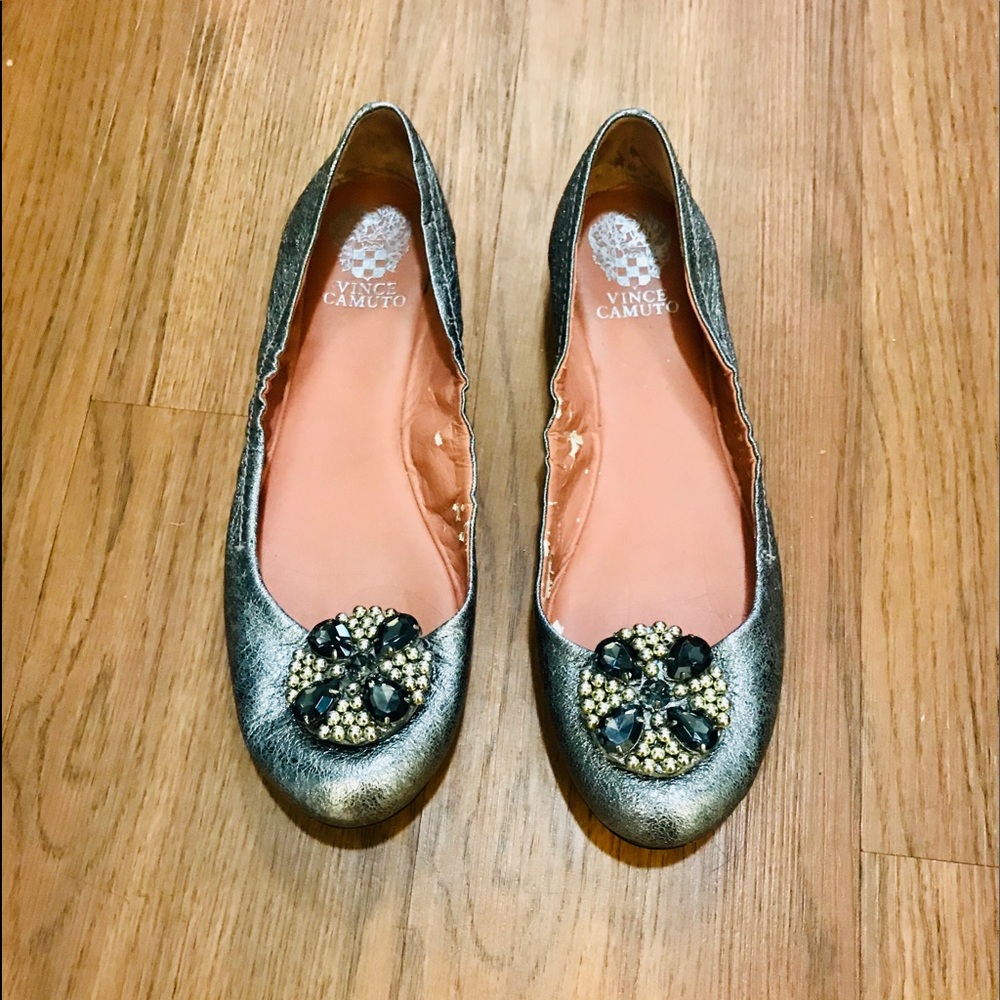 Vince Camuto Flats in Metallic Gray